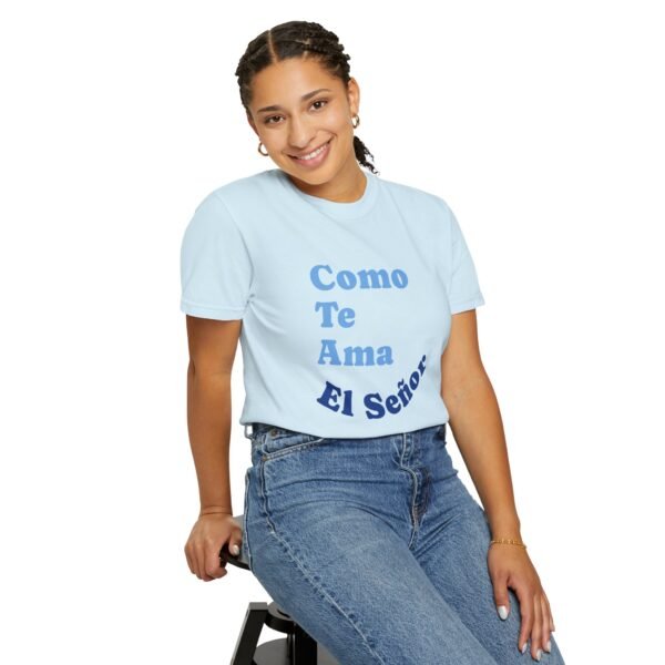 "Como Te Ama El Señor" Camiseta en Multicolores - Imagen 10