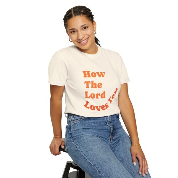 "How The Lord Loves You" Camiseta en Multicolores - Imagen 5