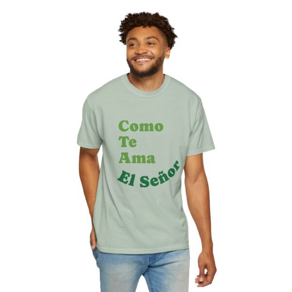 "Como Te Ama El Señor" Camiseta en Multicolores - Imagen 5