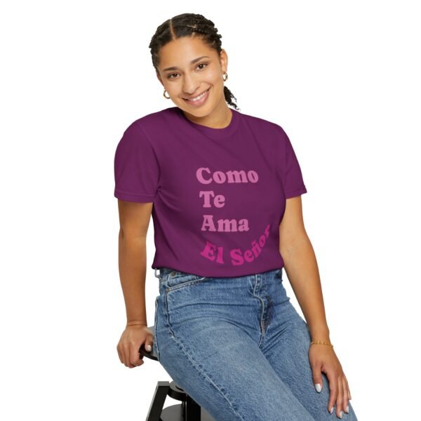 "Como Te Ama El Señor" Camiseta en Multicolores - Imagen 16