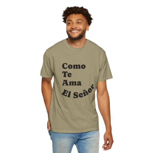 "Como Te Ama El Señor" Camiseta (Letra en Negro/Blanco) - Imagen 7