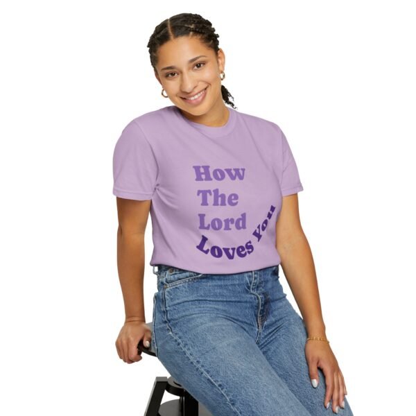 "How The Lord Loves You" Camiseta en Multicolores - Imagen 13