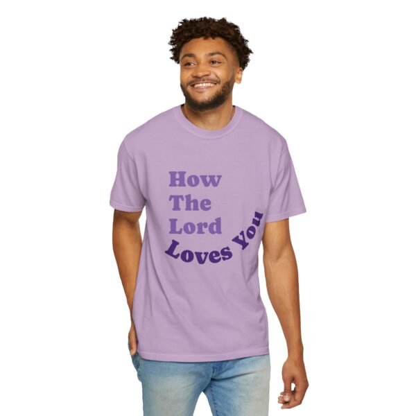 "How The Lord Loves You" Camiseta en Multicolores - Imagen 14