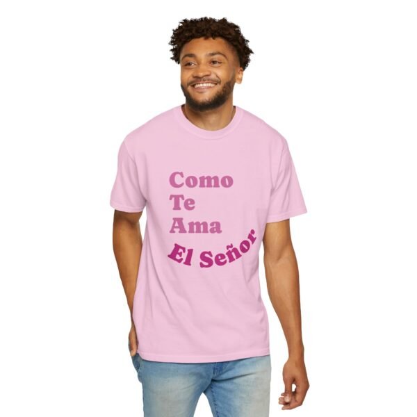 "Como Te Ama El Señor" Camiseta en Multicolores - Imagen 15