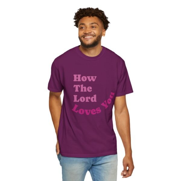 "How The Lord Loves You" Camiseta en Multicolores - Imagen 18