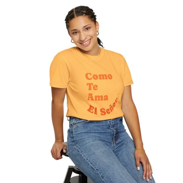 "Como Te Ama El Señor" Camiseta en Multicolores - Imagen 8