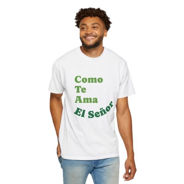 "Como Te Ama El Señor" Camiseta en Multicolores - Imagen 3