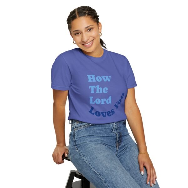 "How The Lord Loves You" Camiseta en Multicolores - Imagen 20
