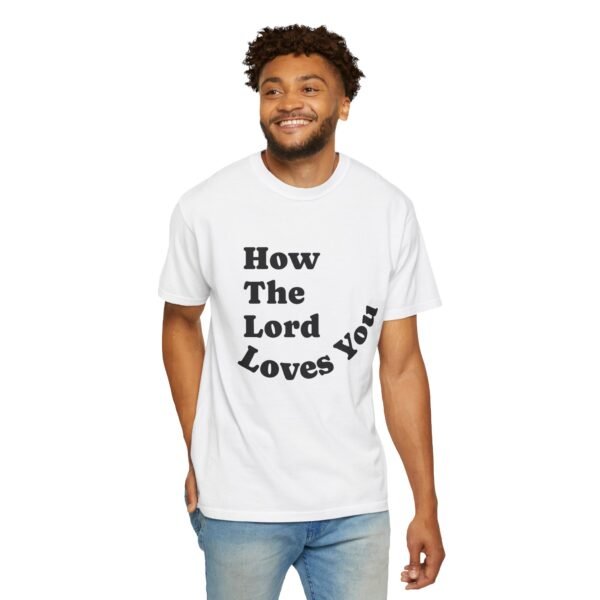 "How The Lord Loves You" Camiseta (Letra en Negro/Blanco) - Imagen 5